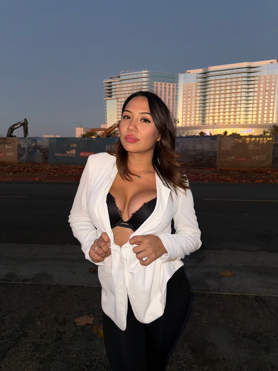 Take a pause and enjoy Ali Cruz — streaming from Kitakyushu