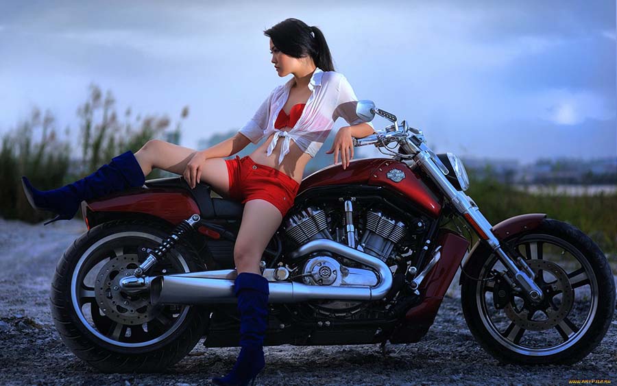 Beautiful girls and motorcycles in Kitakyushu