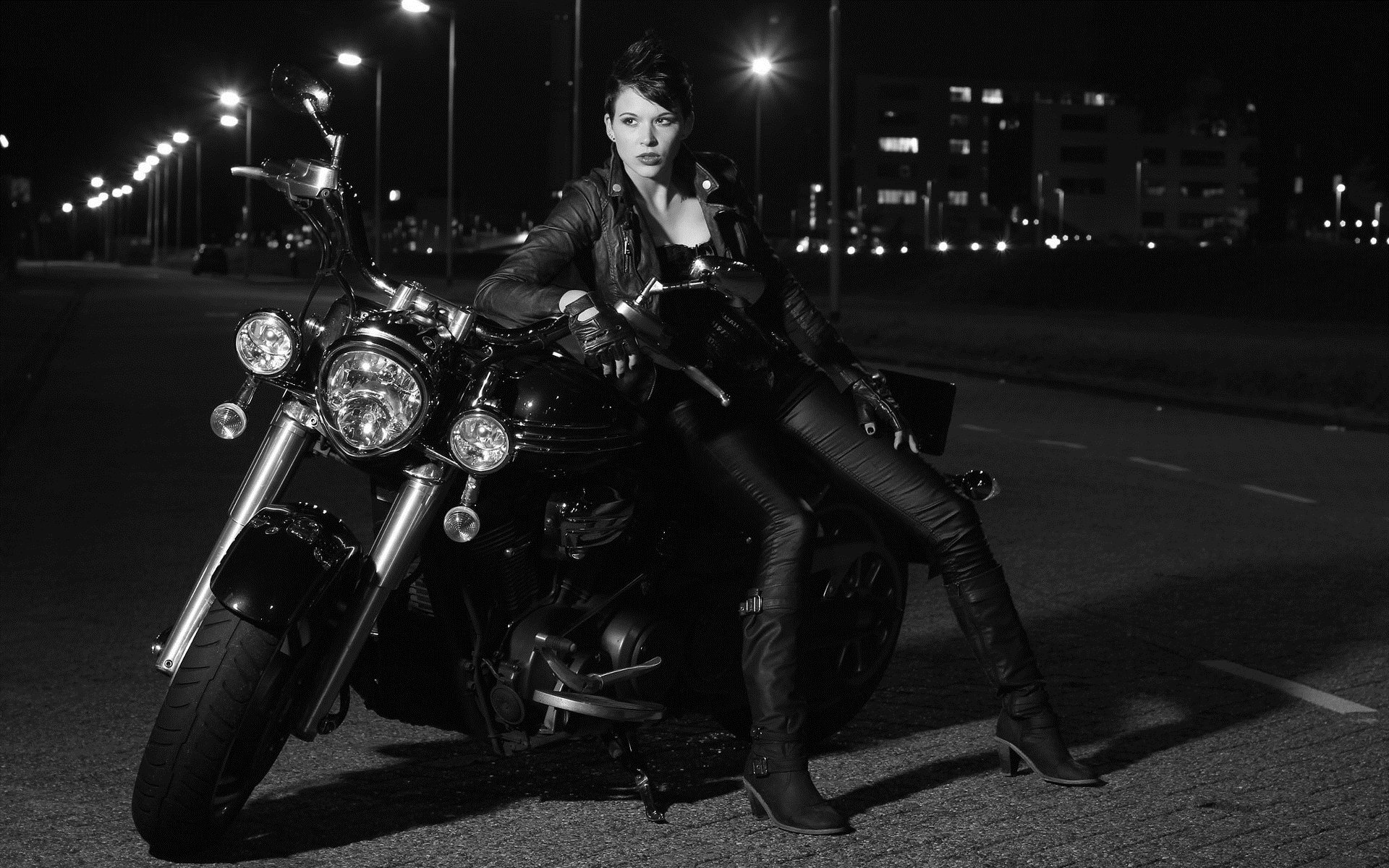 Photo Beautiful girls and motorcycles in Kitakyushu