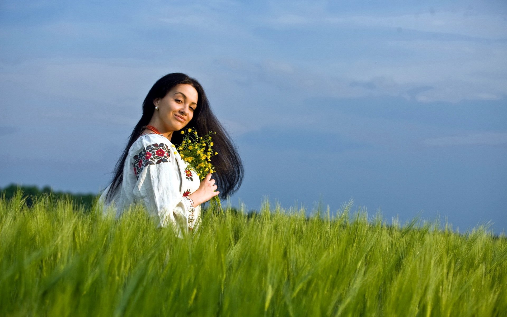 Girls in Slavic costumes in Kitakyushu