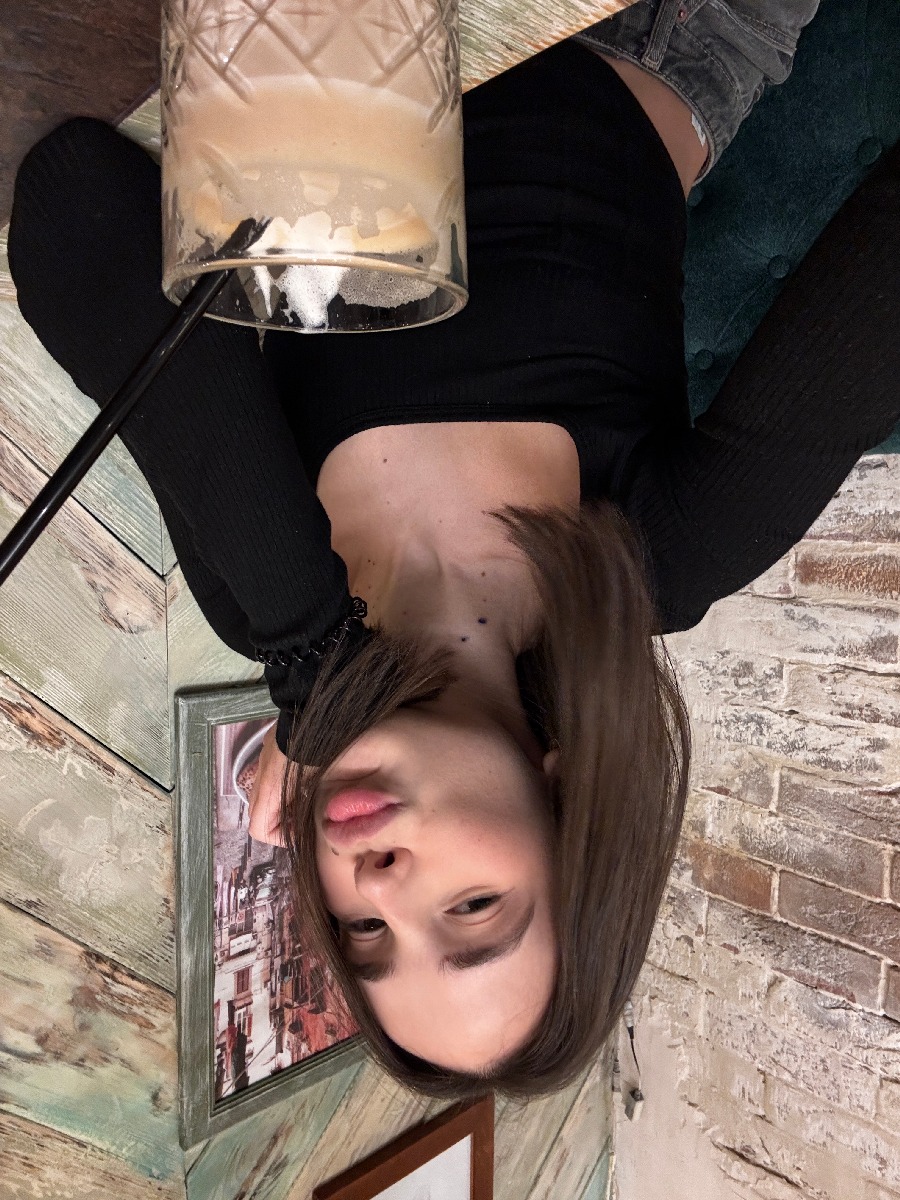 Fresh photos, fresh mood — Tina online in Kitakyushu